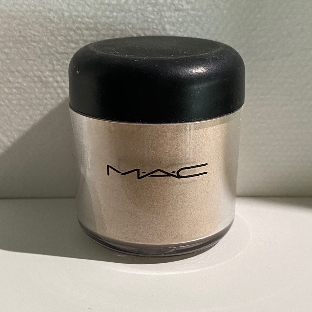 MAC Pigment - FAIRY LITE